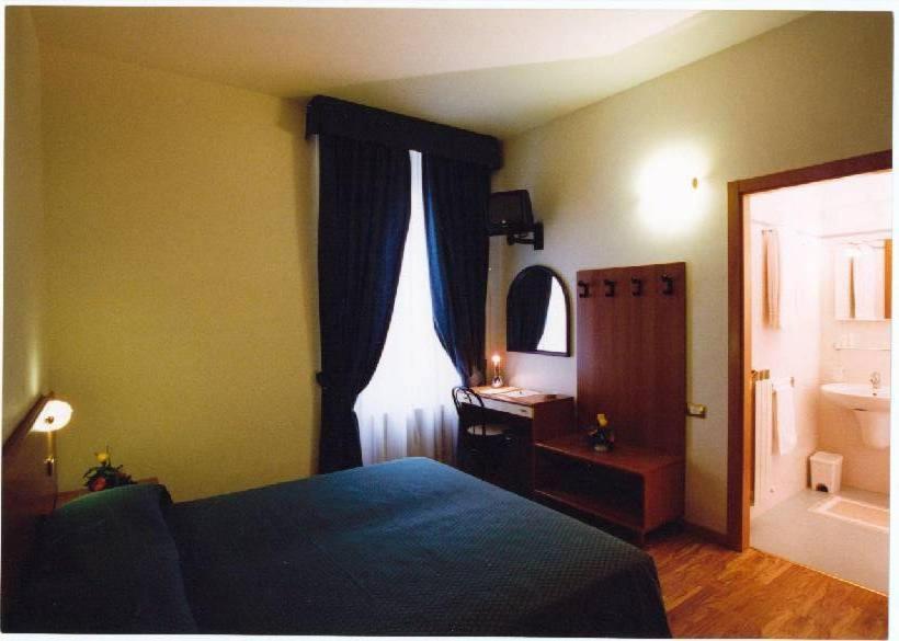 Hotel 2000 Fabriano Habitación foto
