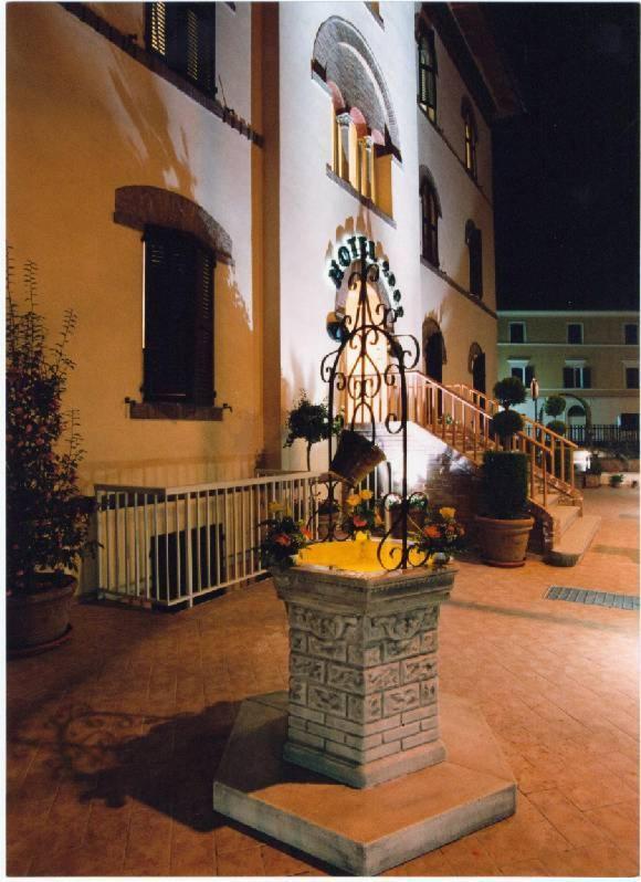 Hotel 2000 Fabriano Exterior foto
